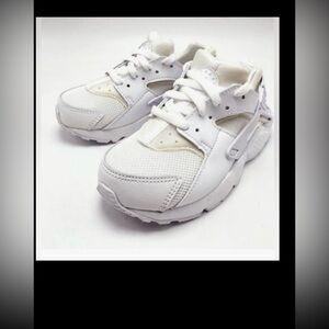 Nike Youth Huarache Sneakers in White & Cream Champagne colors Women’s size 8.5